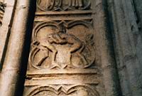 Lyon, Cathedrale Saint Jean, Portail, Ebrasement, Medaillon de la lutte de Jacob avec l'Ange